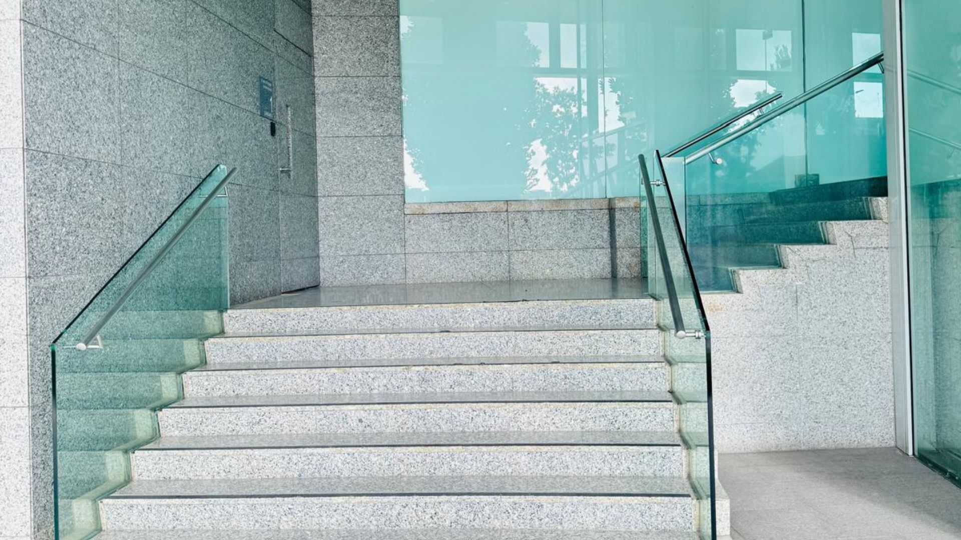 Staircase glass service Staircase railing glass