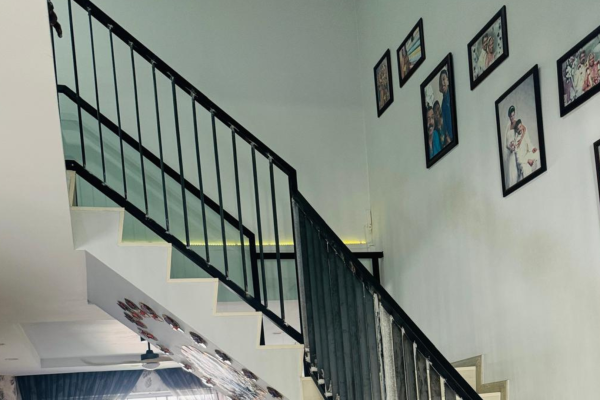 metal staircase railing